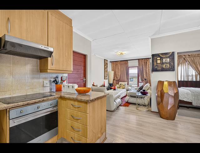 2 BEDROOM APARTMENT FOR SALE IN MAROELADAL